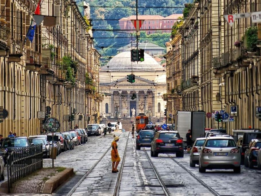 Porta Nuova - Alpitour Free Parking & Netflix Lägenhet Turin Exteriör bild